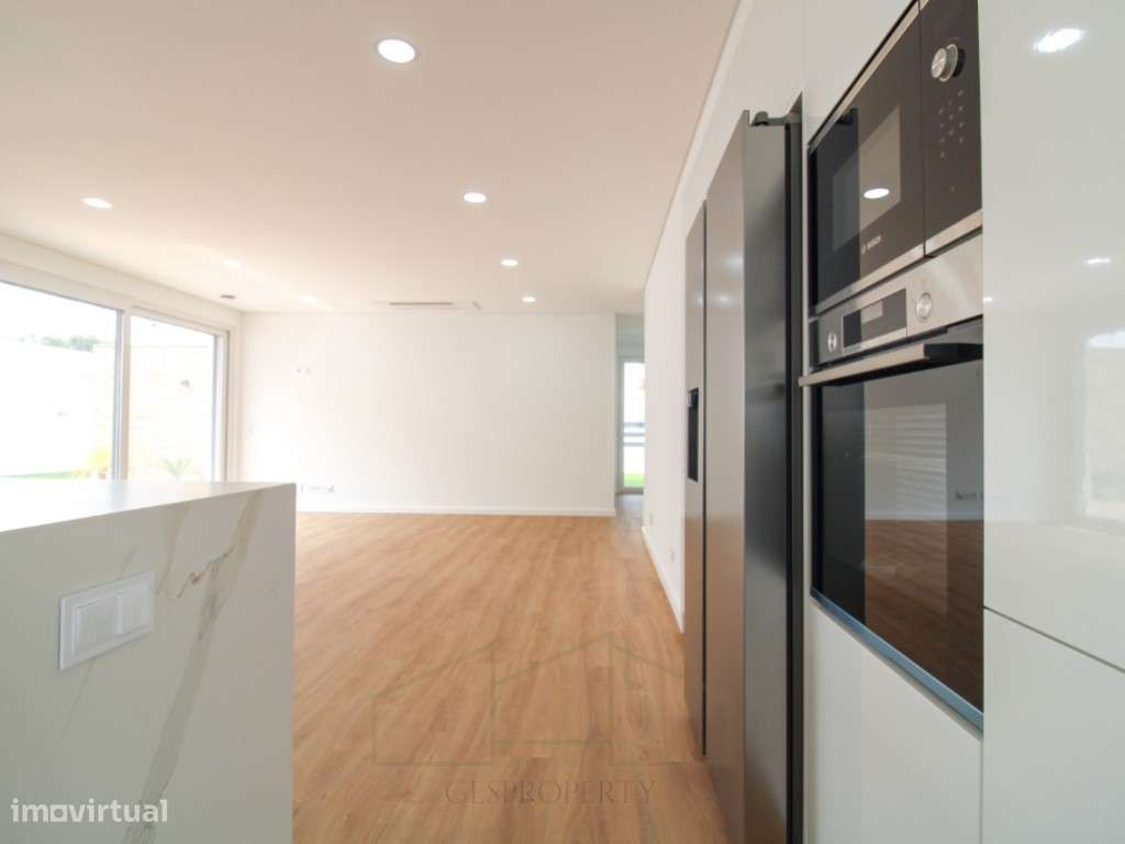 Moradia Isolada T4 - inserida em lote 420m2 - Aldeias de Irmaos - A...-12