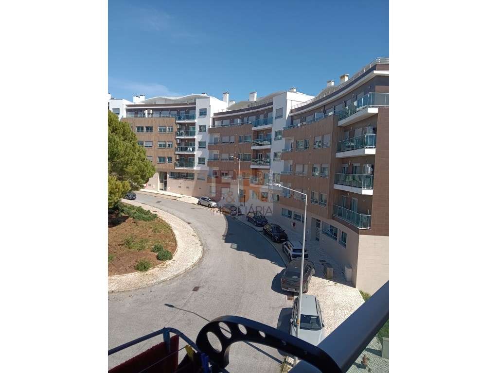 Excelente !!Apartamento T2 Semi- Novo com Varanda e Garagem-30