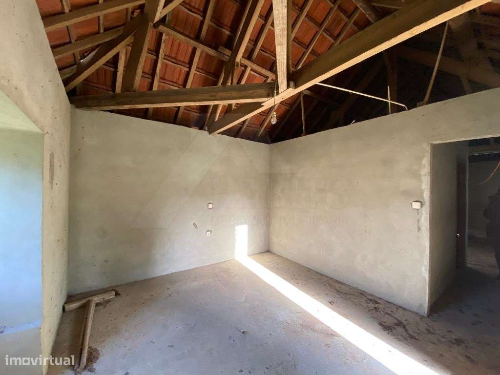 Casa para restauro em Bico-5