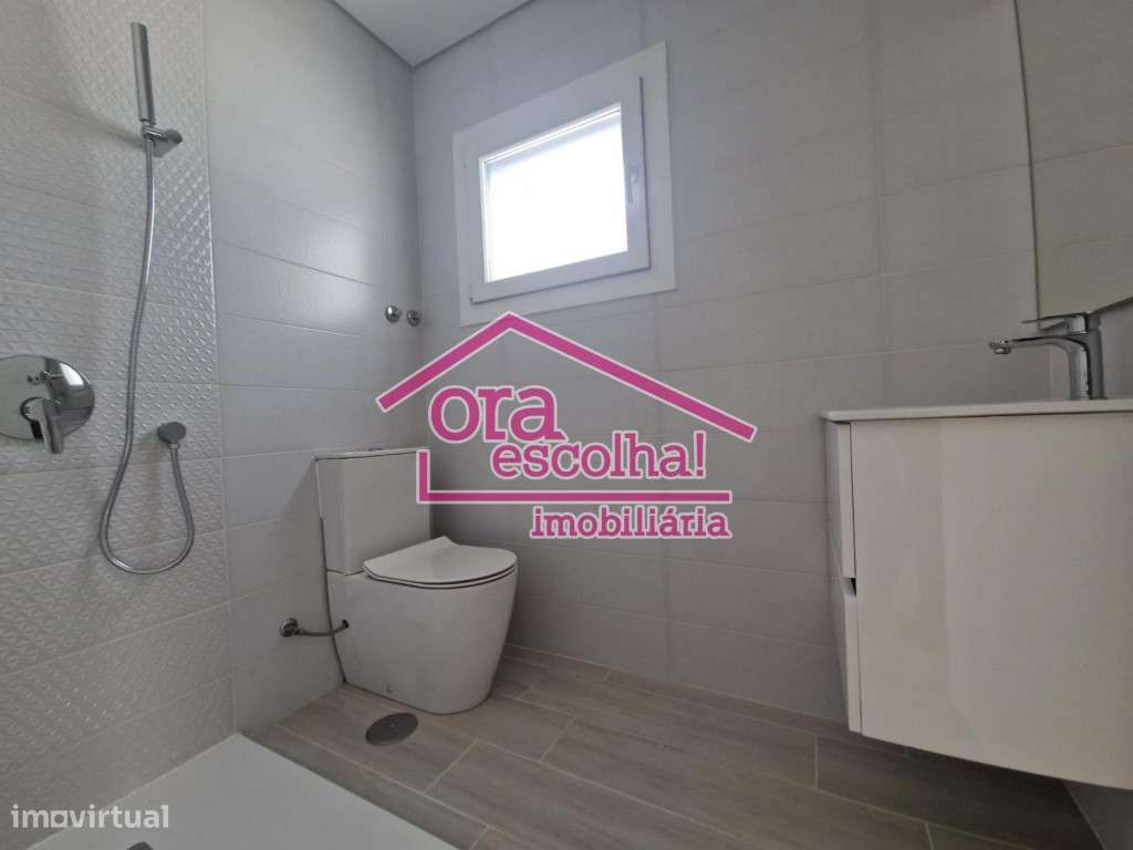 Moradia T3 Geminada NOVA com pérgula - Fernão Ferro! - Grande imagem: 5/10