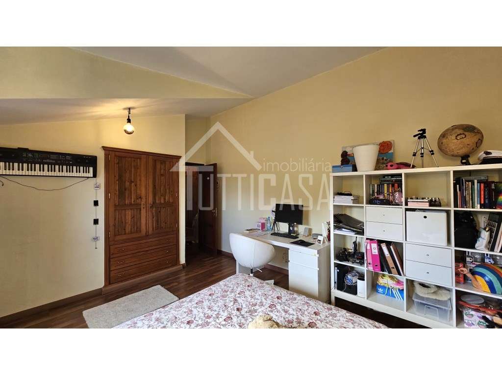 Moradia T3+1 na Venda do Pinheiro-52