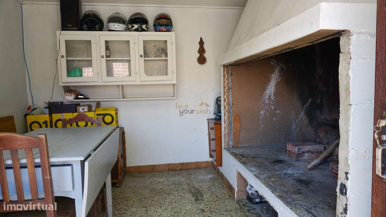 Quintinha Renovada com Terreno de 14.760 m² em Carvalhal, Turquel-16