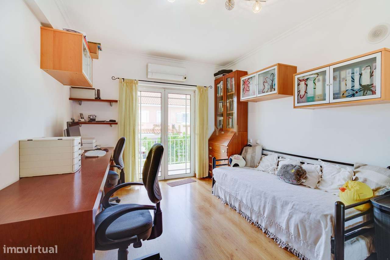 Moradia de Prestígio com 277m² | Garagem | Energia Solar | Feijó, Alma-6
