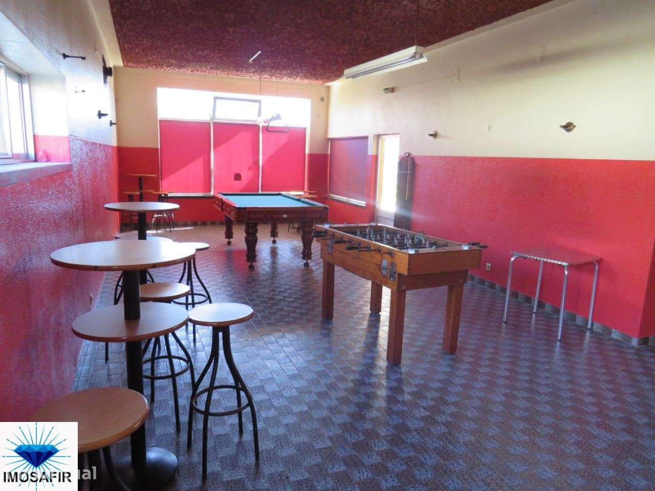 Excelente Residencial com restaurante / café-7