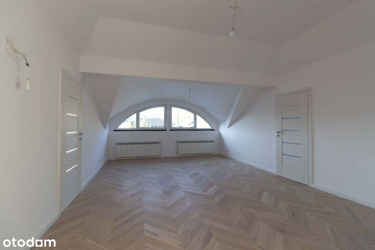 Otoczony zielenią nowoczesny dom w Brzezinach-13