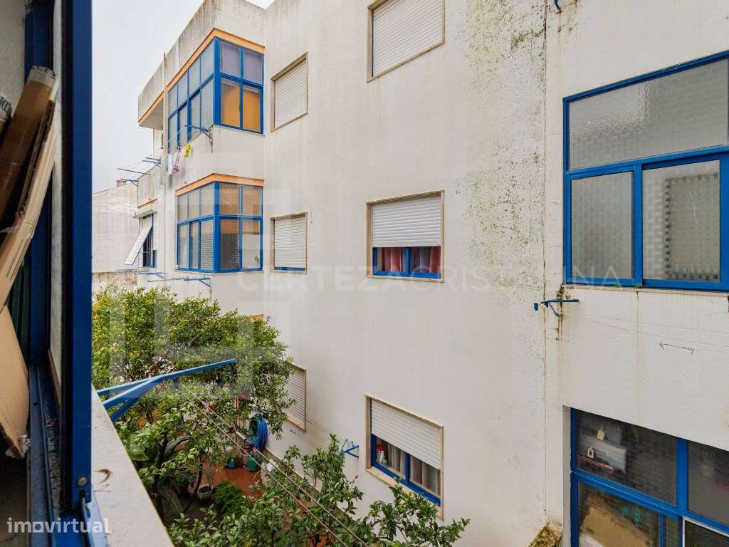 Apartamento T2 com varandas na Baixa da Banheira-11