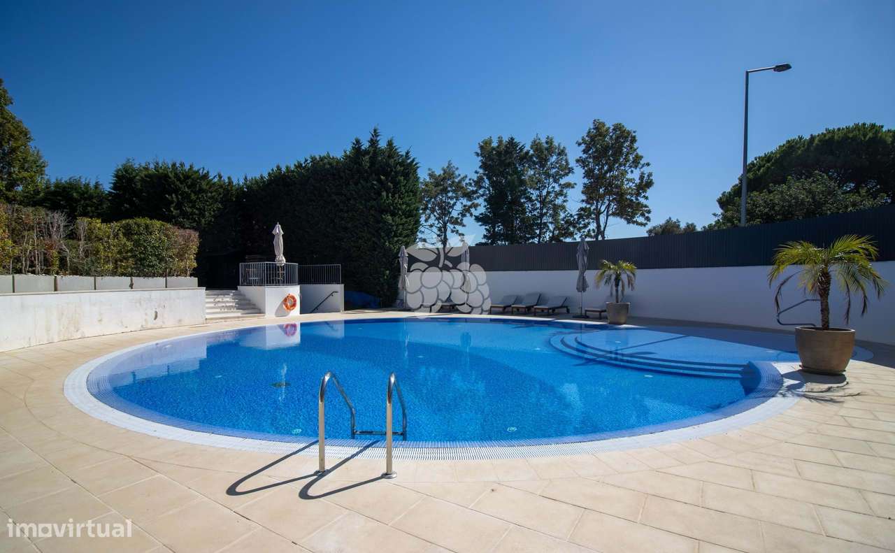 T4 duplex nos "Terraços da Guia" em Cascais com garagem e piscina-48