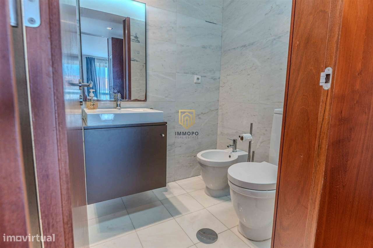Apartamento T2 na Senhora da Hora, com duas garagens-10