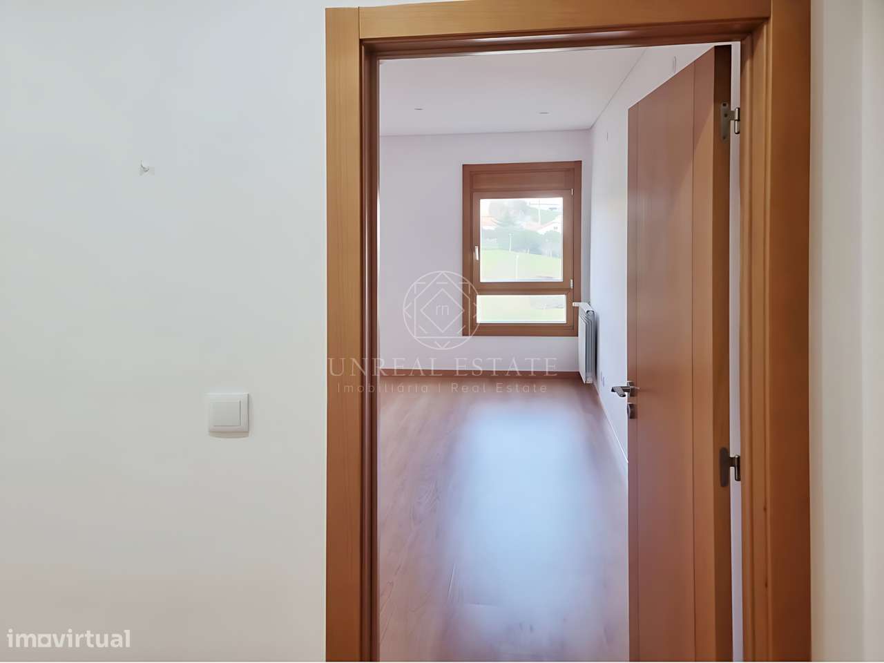 Apartamento T3, renovado, com varandas e 4 parqueamentos, Colinas do C-25