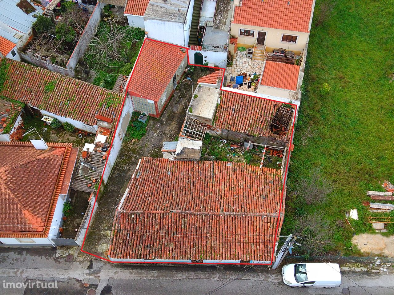 Casa com 4 anexos para recuperação no Bombarral