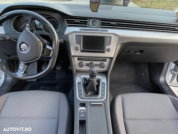 Volkswagen Passat Variant 2.0 TDI (BlueMotion Technology) Comfortline - 11