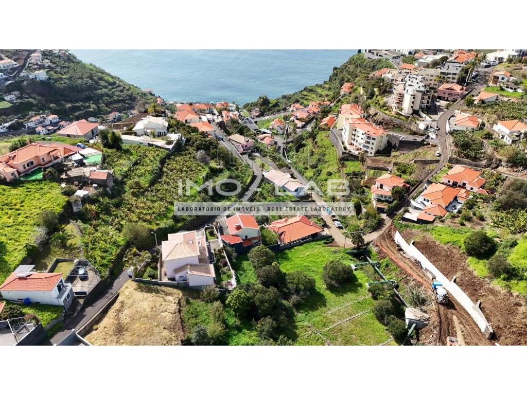 Terreno com 1033 - ENORME POTENCIAL - Calheta-21