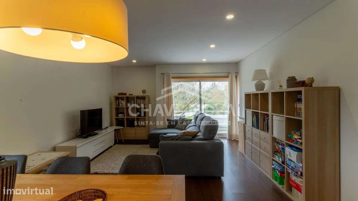 T2 | Suite | Lugar de Garagem | Arrumos | Varandim-1