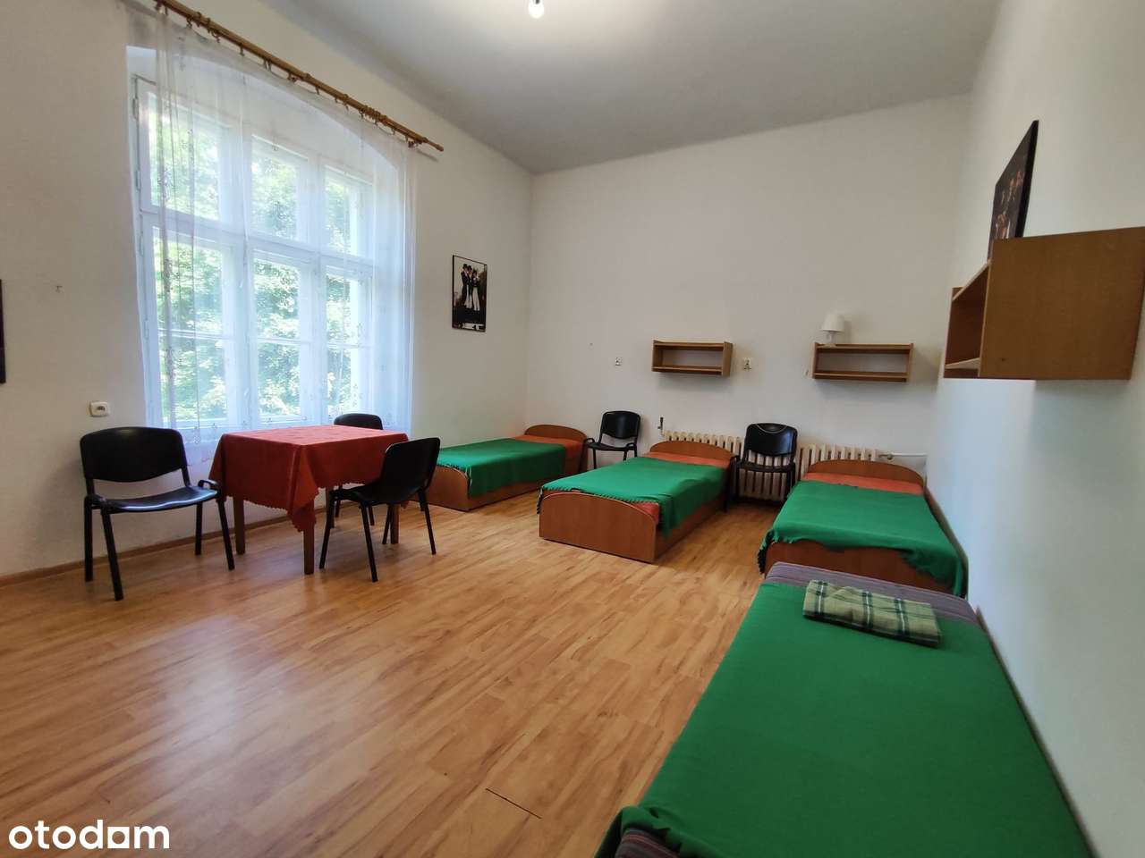 Pałac wraz z parkiem o powierzchni 9ha-12