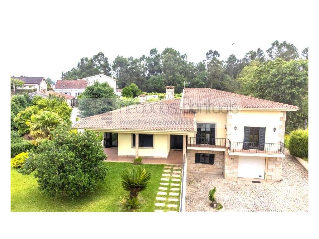 Moradia individual T4 mais anexo com 81 m2 em pedra - Grande imagem: 3/27