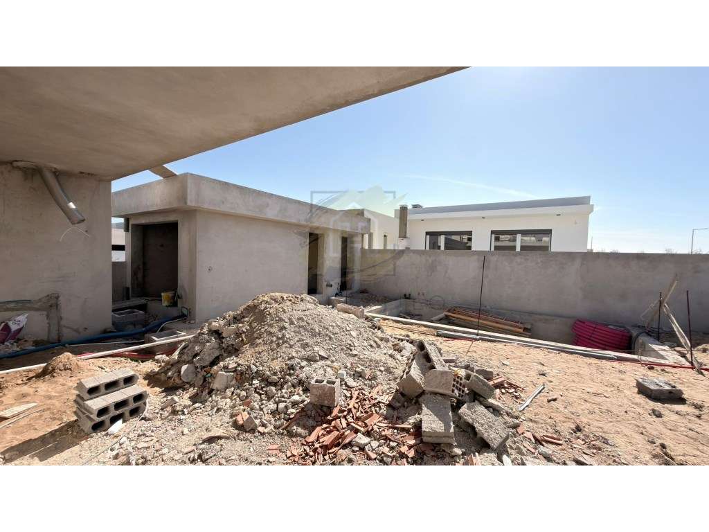 Moradia Nova T4 com Piscina em Azeitão- Vista Serra da Arrábida-6