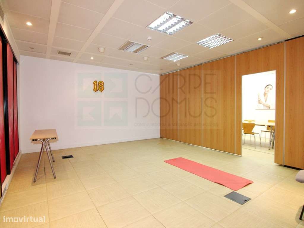 Espaçoso e funcional escritório com 600m2, em Carnaxide, Oeiras-11