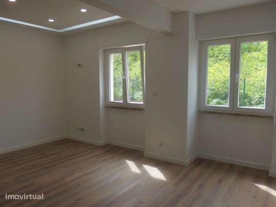 Apartamento T2 Remodelado, Águas Livres.-2