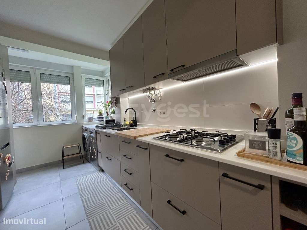 T2 em Benfica totalmente remodelado com excelentes acabamentos - Grande imagem: 5/25