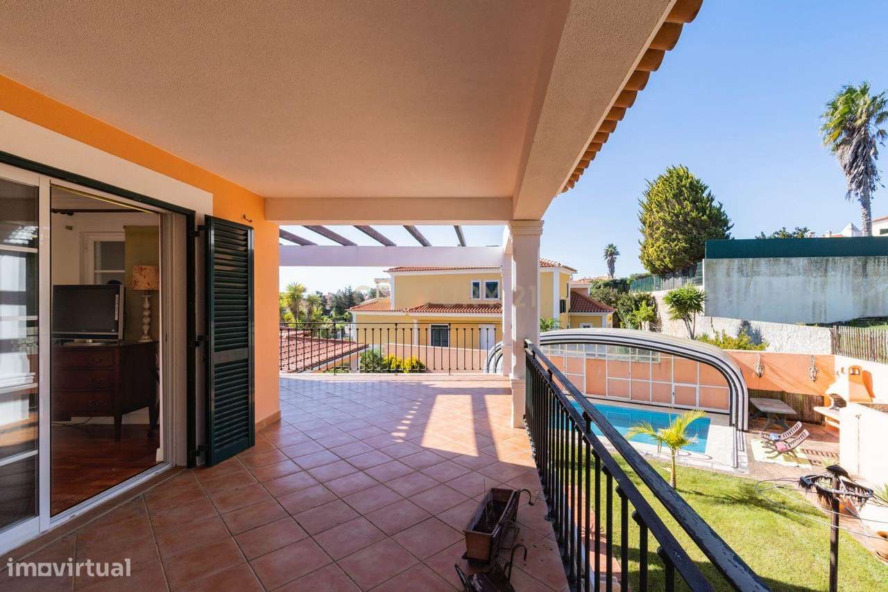 Moradia Isolada T6 com Garagem e Piscina Coberta na Quinta da Beloura-35