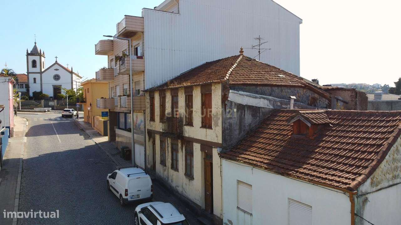 Moradia ancestral com terreno no centro da cidade de Santo Tirso para - Grande imagem: 1/6