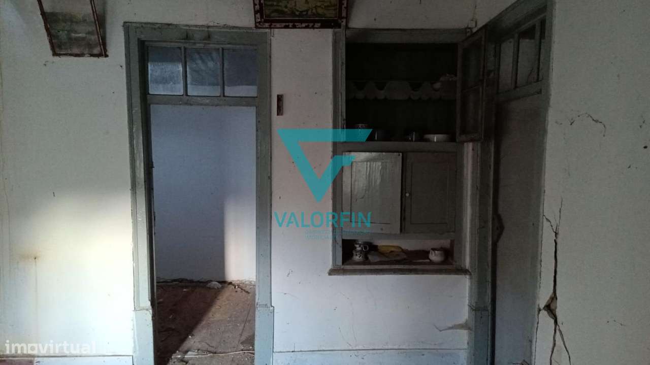 MORADIA T3+2 para Recuperar com Garagem e Terreno | Maceira – Leiria-3