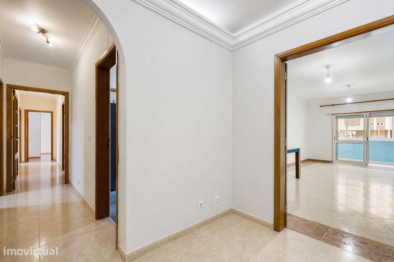 T3 com óptimas áreas e 1 Lugar de garagem, na II Fase Quinta da Piedad-16