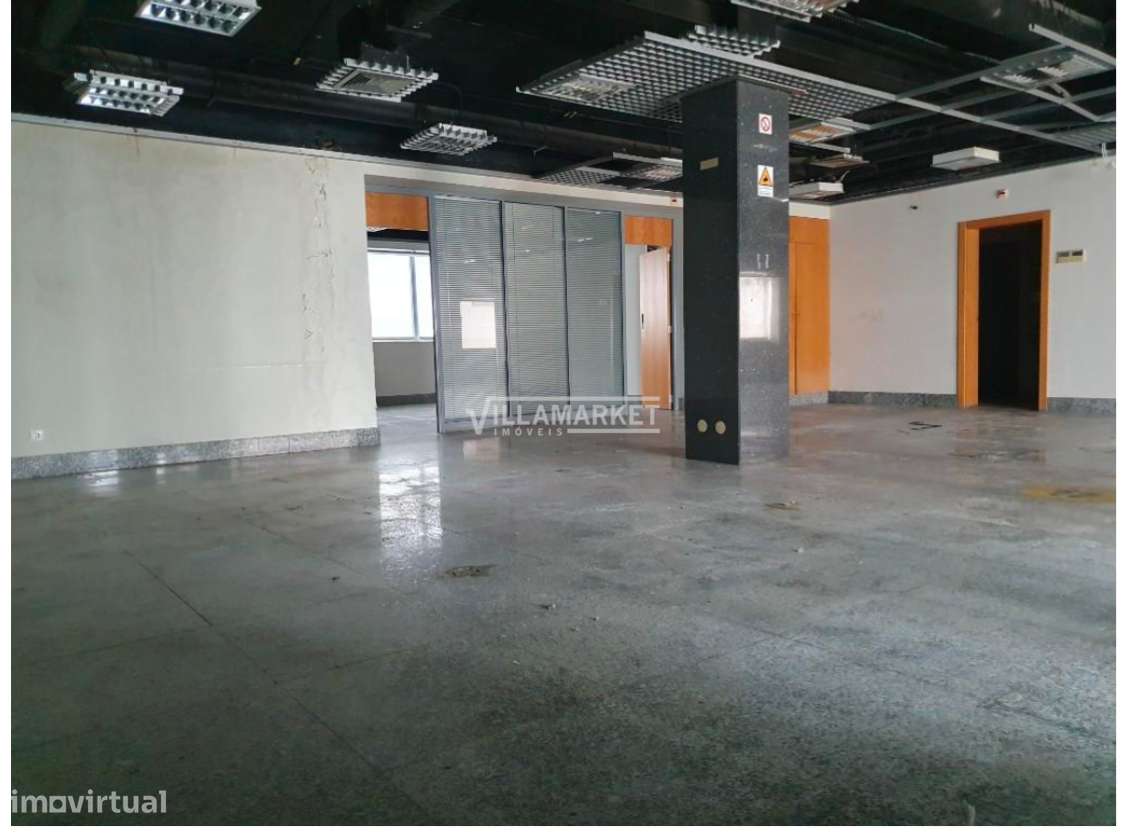 Loja da banca com 220 m2 situada no centro de Vila Nova da Barquinha - Grande imagem: 2/8