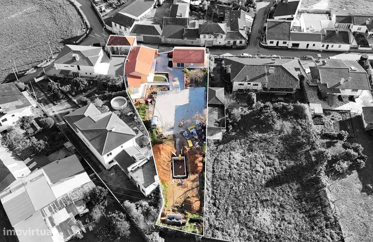 Moradia V2 inserida em Condomínio com piscina-13