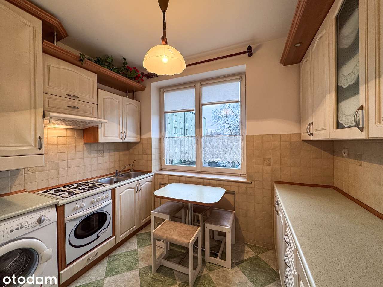 Mieszkanie z duszą i loggią – przestrzeń do życia w sercu Zabrza-12