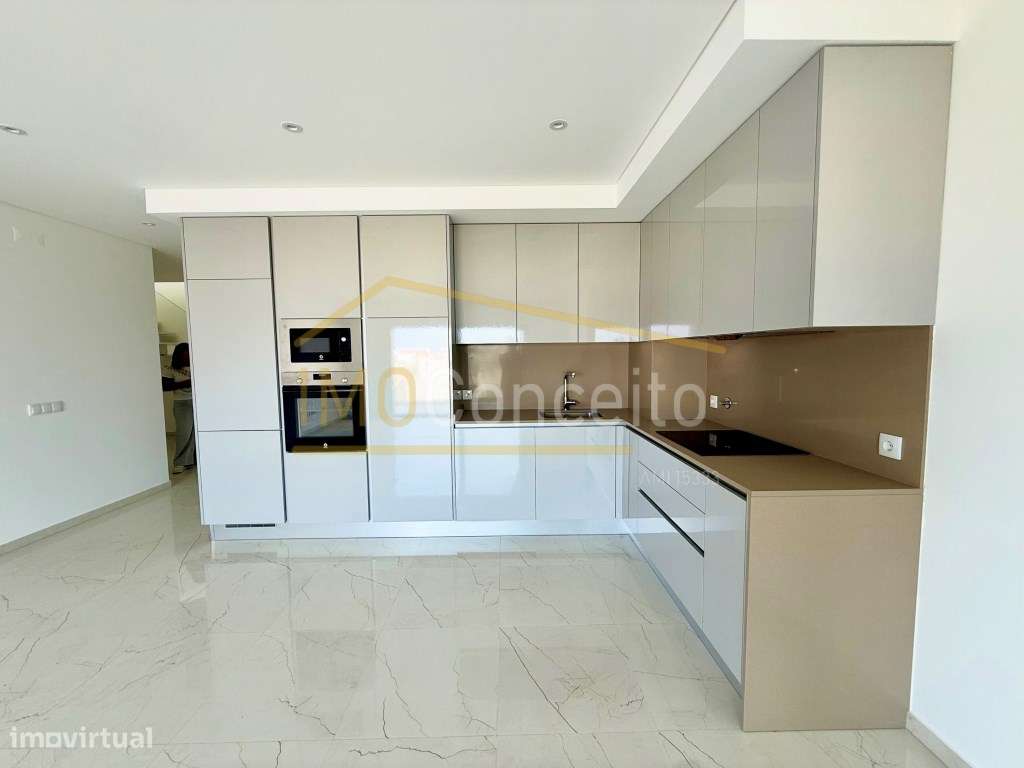 APARTAMENTO T3 NA NAZARÉ | TERRAÇO PRIVATIVO , PISCINA NO TOPO DO E...-2
