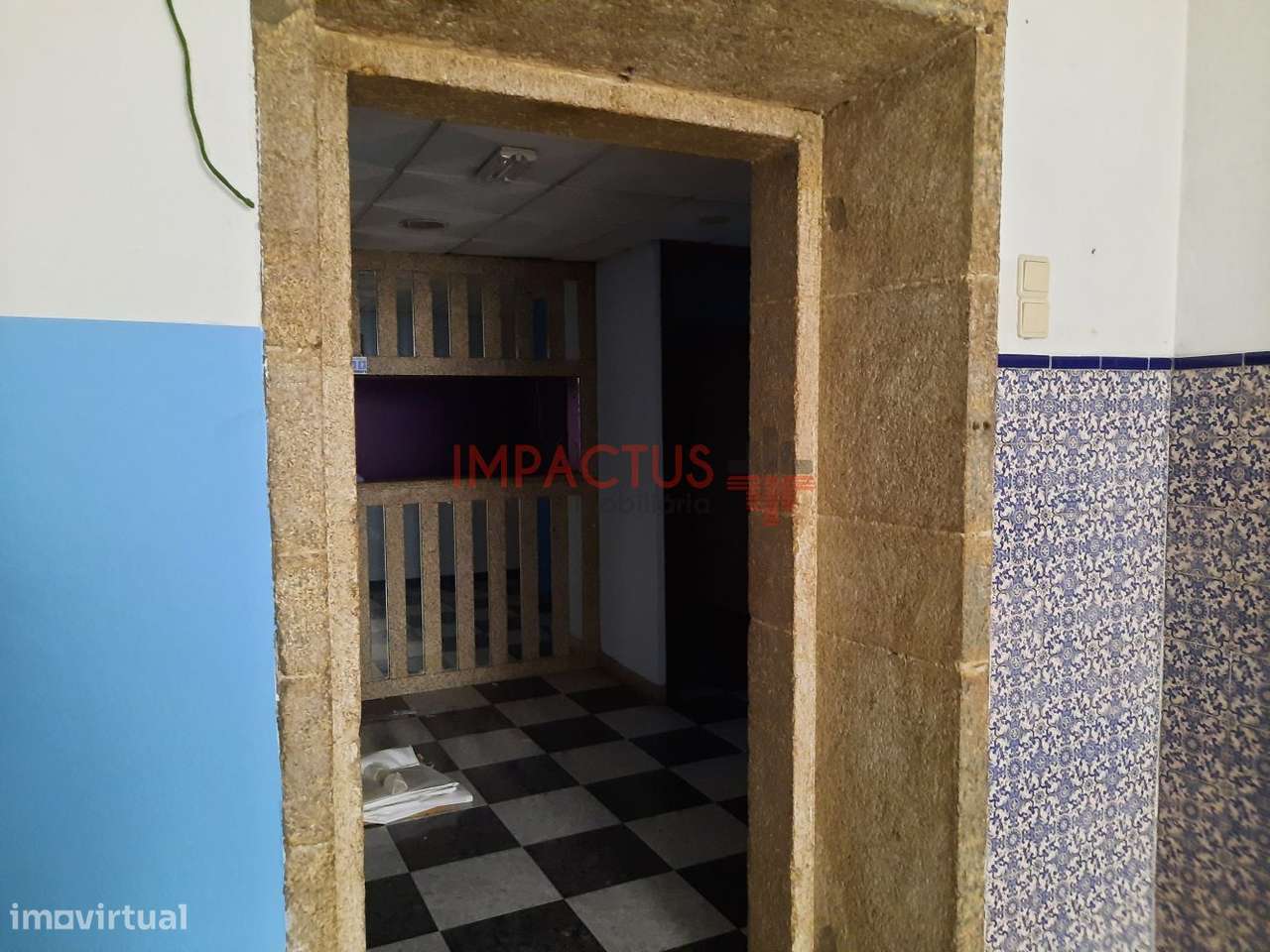 Edifício histórico com terreno anexado - Grande imagem: 5/51