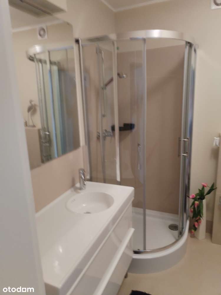 Wyposażone mieszkanie z parkingiem i piwnicą 600 m od plaży, w lesie-9