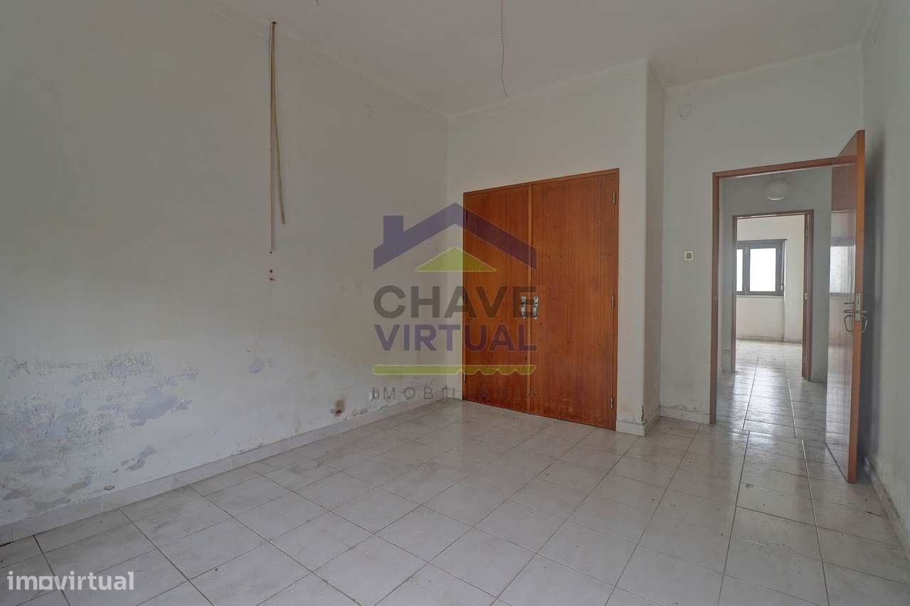 Moradia V4 com Quintal e Sõtão - Centro Bombarral-14