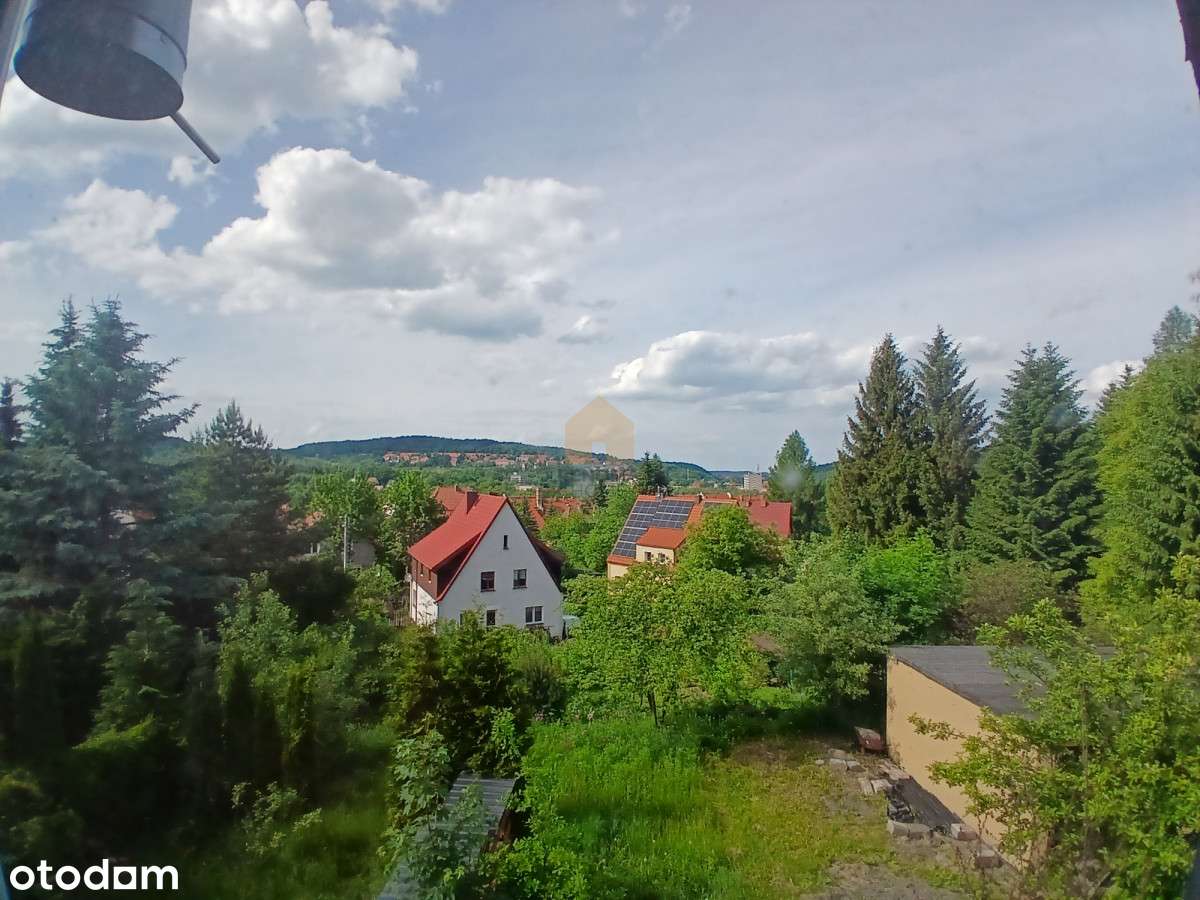 Przestronne, bezczynszowe mieszkanie z ogródkiem