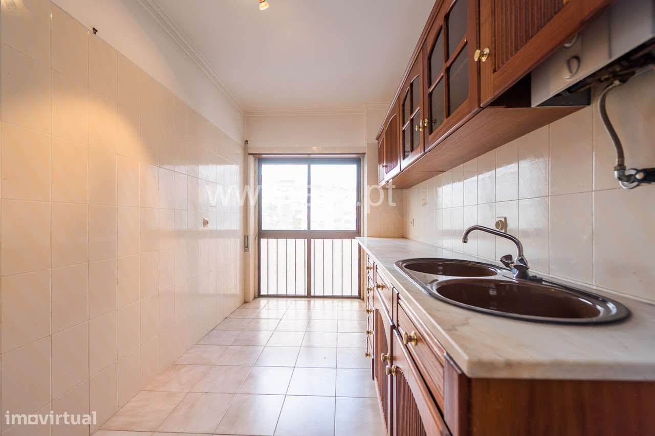 Apartamento T2 com Excelente Luminosidade e Localização – Massamá - Grande imagem: 5/30