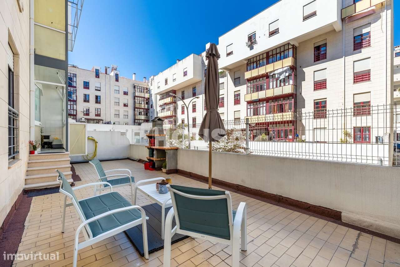 Apartamento T3 com Sótão, Garagem e Terraço – Nova Leiria-25