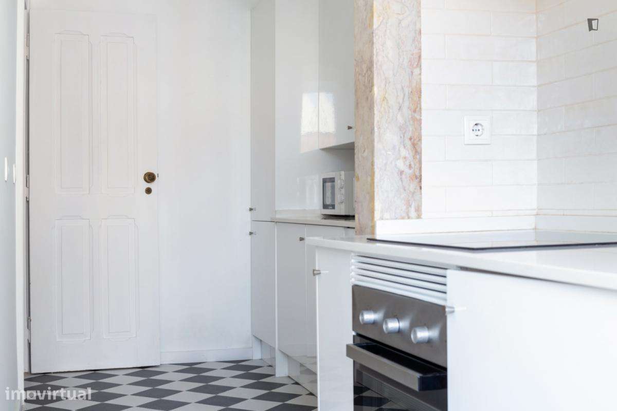 Quarto - localizado em Anjos Lisbon - Grande imagem: 4/17