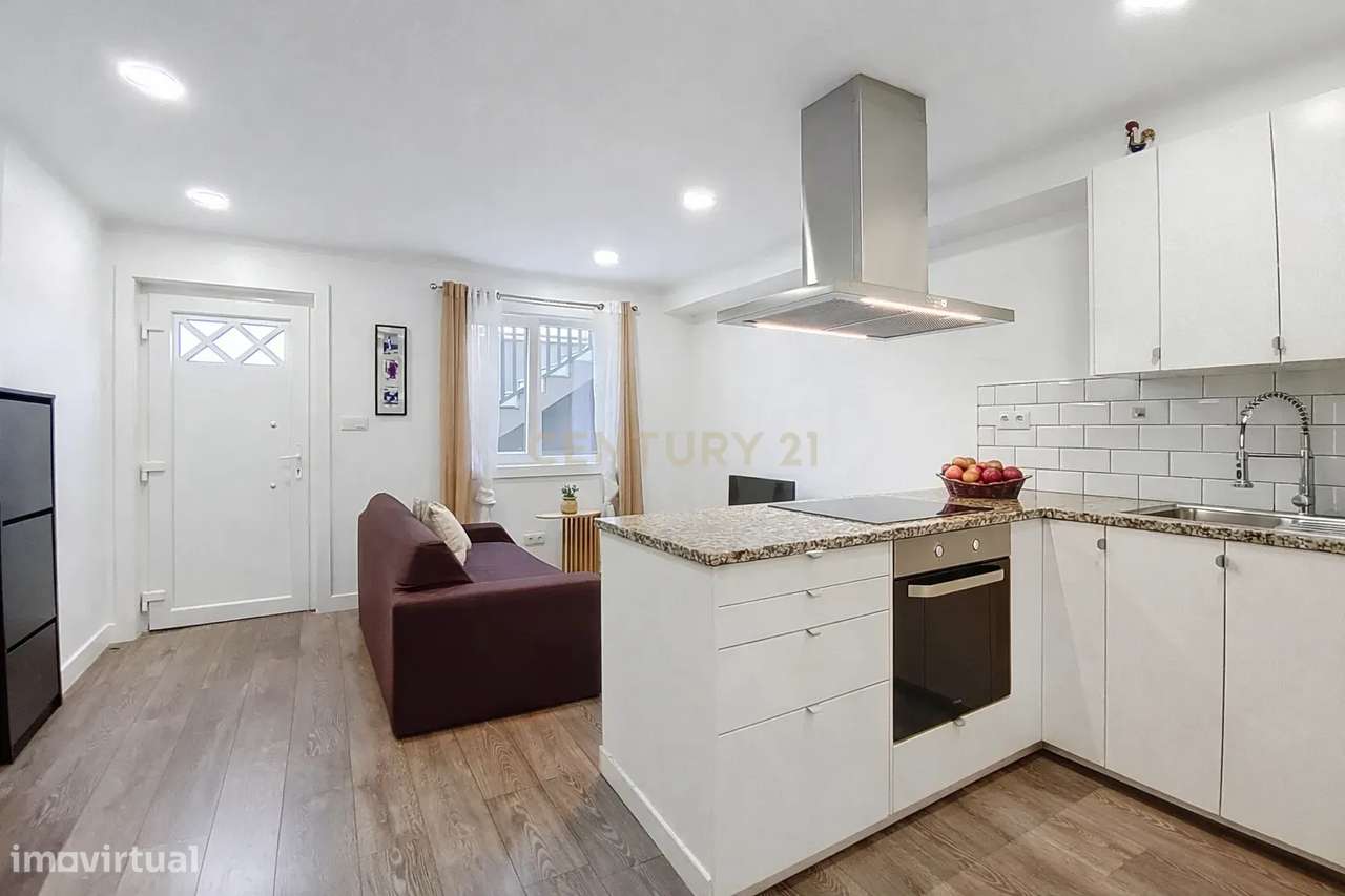 Moradia Moderna com Piscina + Apartamento Independente | Construção 20-46