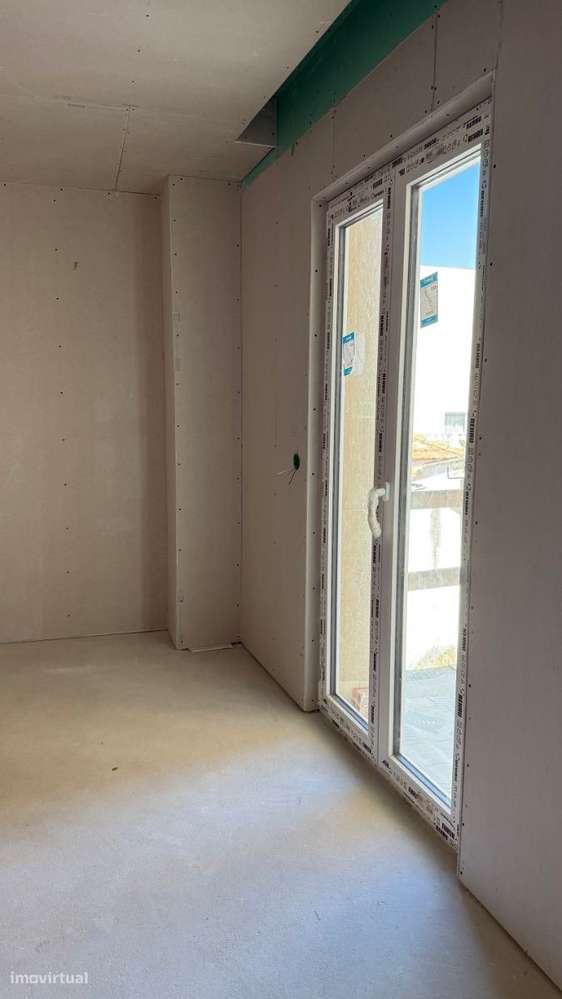 APARTAMENTO T2 Duplex  com terraço, como novo, Situado no Bairro No...-12