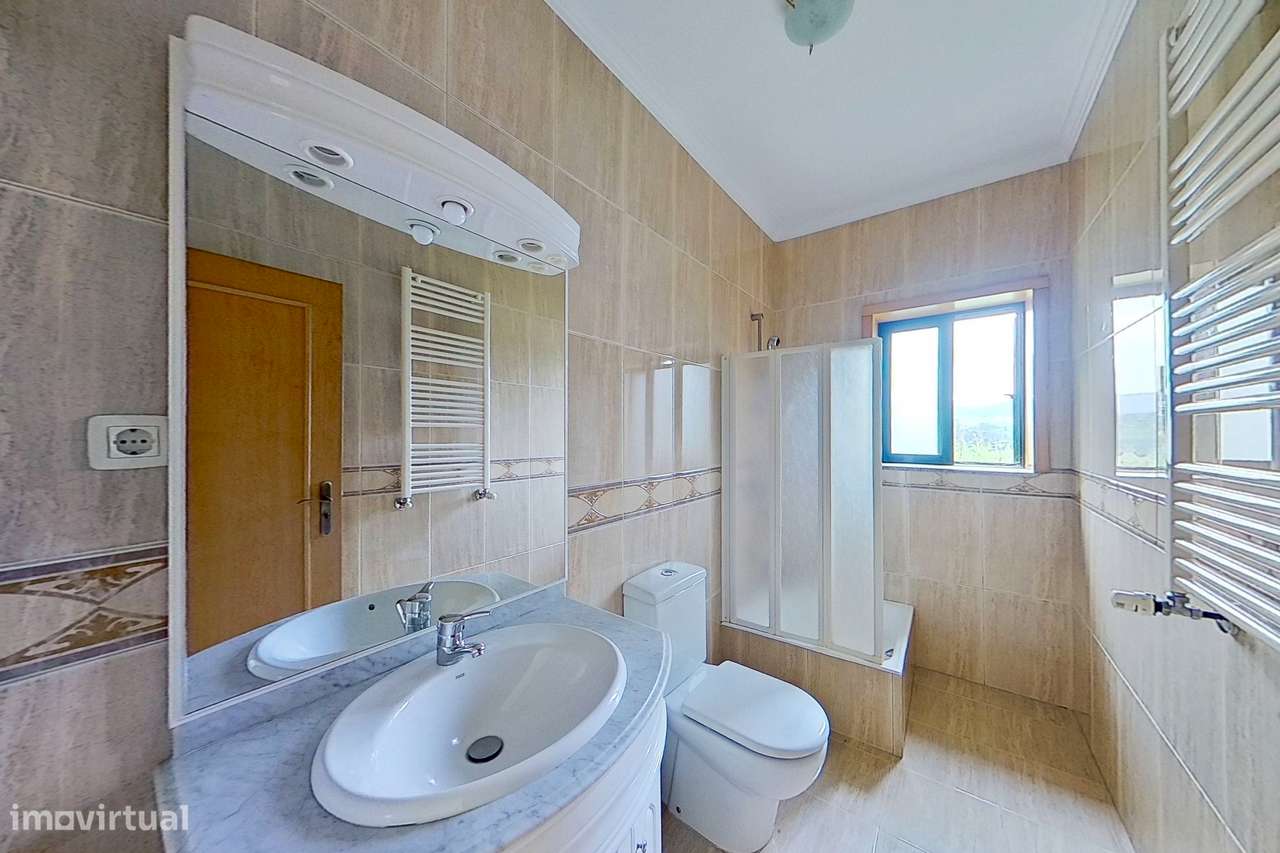 Moradia T4 Independente + T0 em Lago, Amares - Oportunidade Única!-43