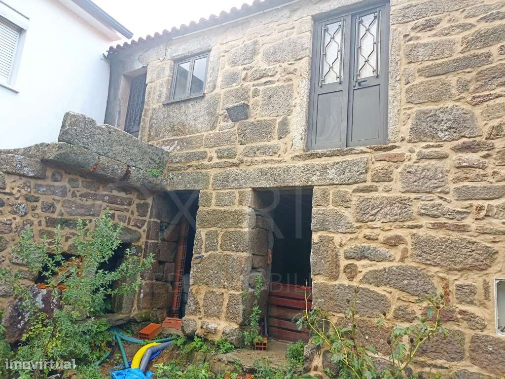 Moradia para restauro - Alvaredo, Melgaço-0