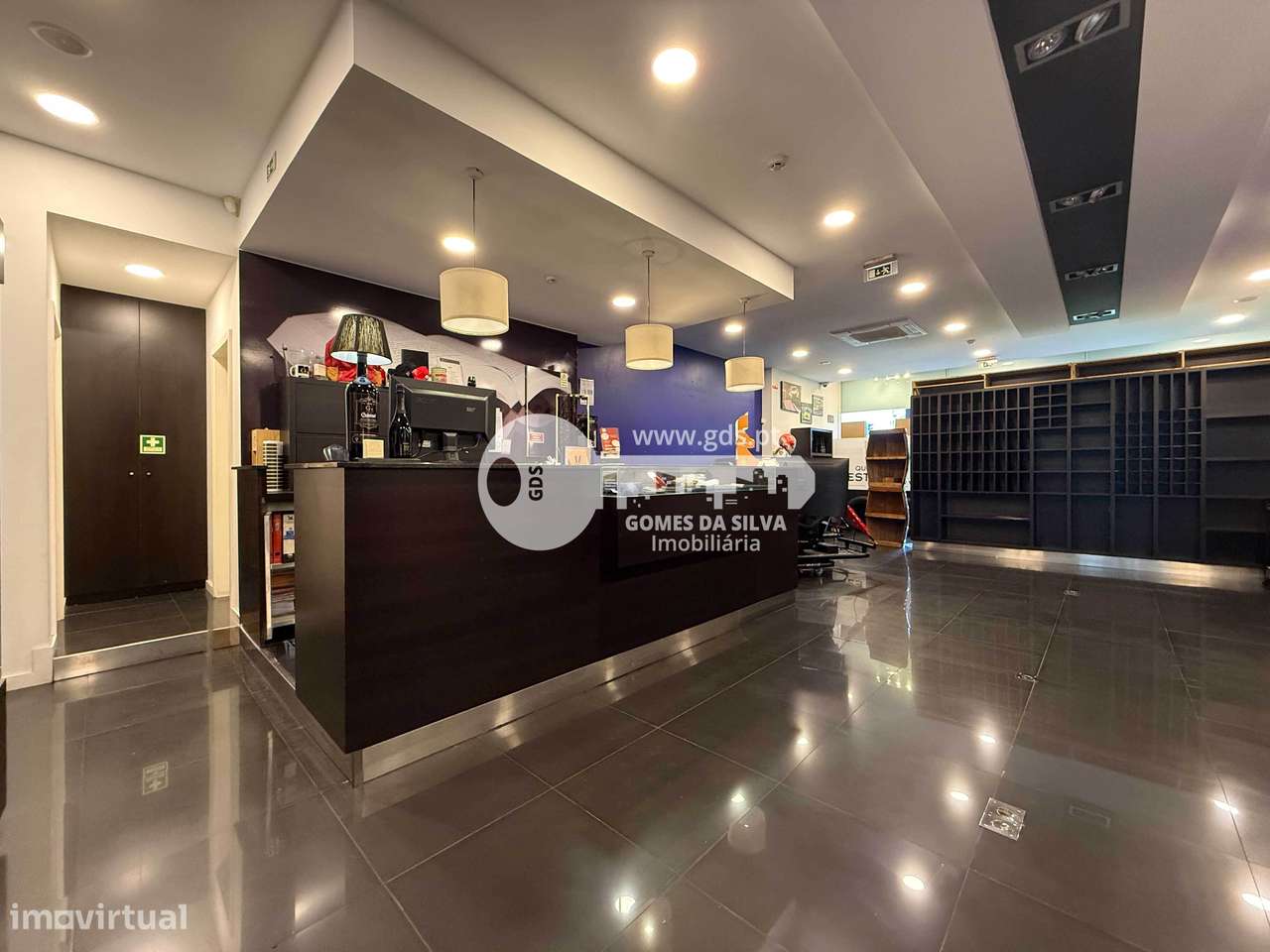 Loja sita na Avenida da Boavista em Lordelo do Ouro - Grande imagem: 5/15