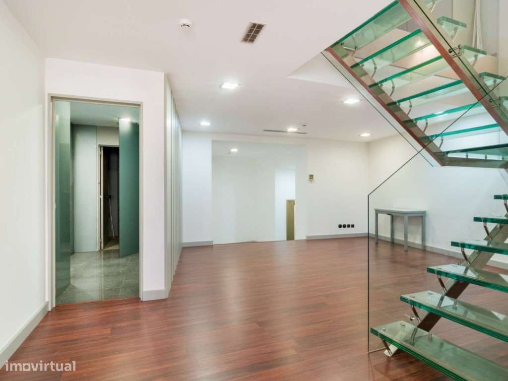 Prédio de escritórios com 493 m2 na Graça, Lisboa - Grande imagem: 2/23