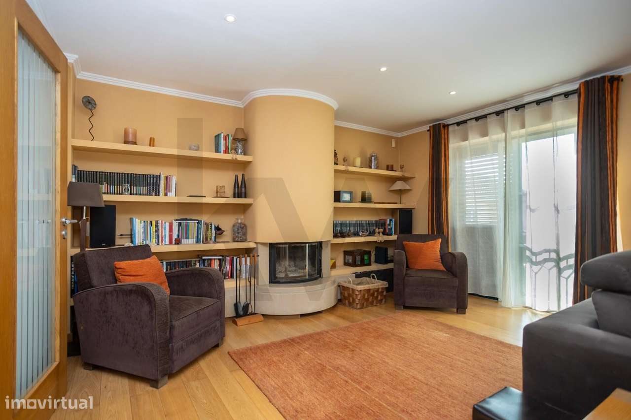 Moradia T4  com jardim privativo e garagem para 2 carros - Caxias - Grande imagem: 4/35