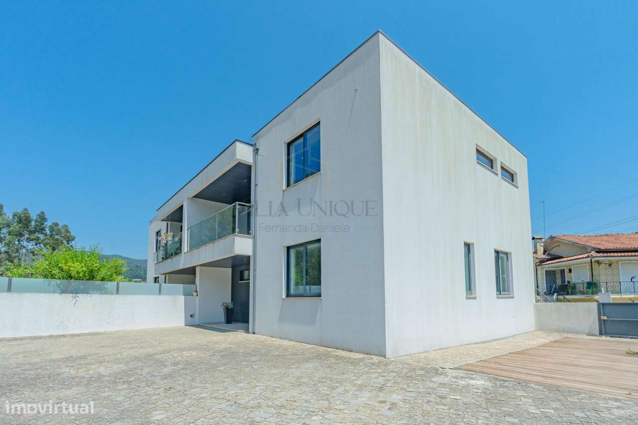 Moradia T4 Moderna com 3 Suítes em Terreno de 460m2-53