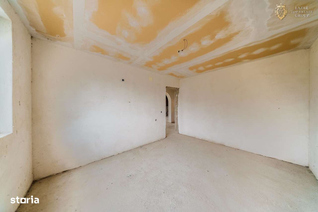 Casă la roșu de vânzare  in Vinga - Imagine principală: 5/20