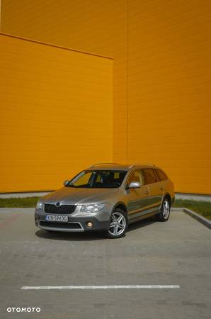 Skoda Superb Combi 2.0 TDI 4x4 DSG AllDrive - 9