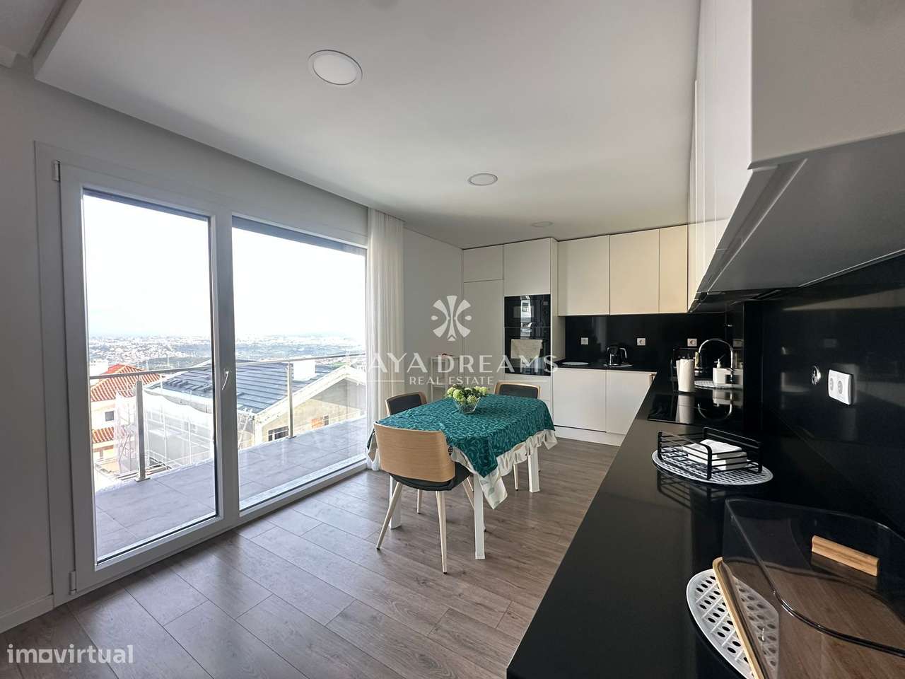 Moradia Semi Nova T4 de Luxo em Famões, a um Passo de Lisboa - Grande imagem: 5/31