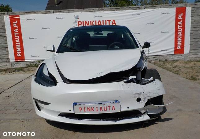 Tesla Model 3 - 3